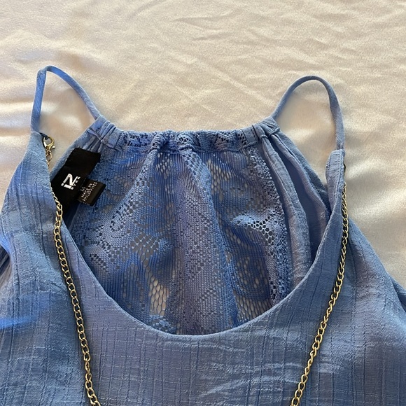 IZ Byer top with necklace - Picture 4 of 11